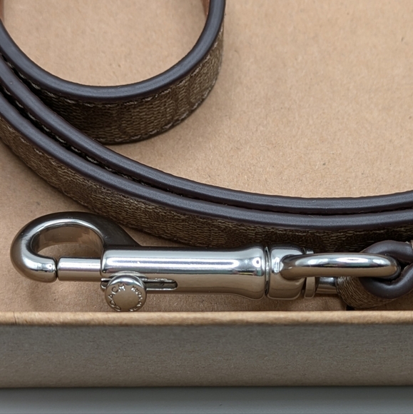 Coach Small Pet Collar & Leash Set in Silver & Khaki Saddle Signature Canvas - Picture 3 of 7